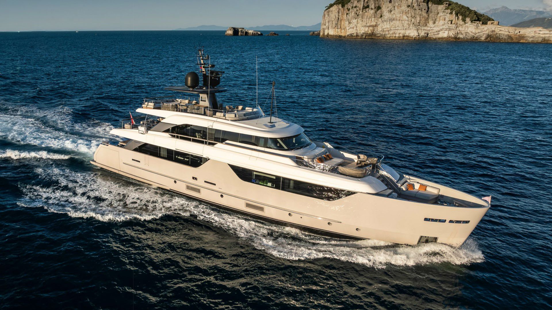 INS LAND yacht for charter (Sanlorenzo, 35.8m, 2022)